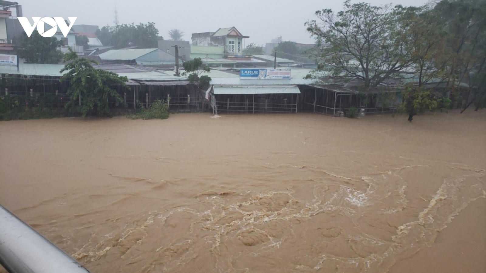 Hải Phòng, Quảng Ninh hỗ trợ 19 tỷ đồng cho các tỉnh miền Trung bị lũ lụt