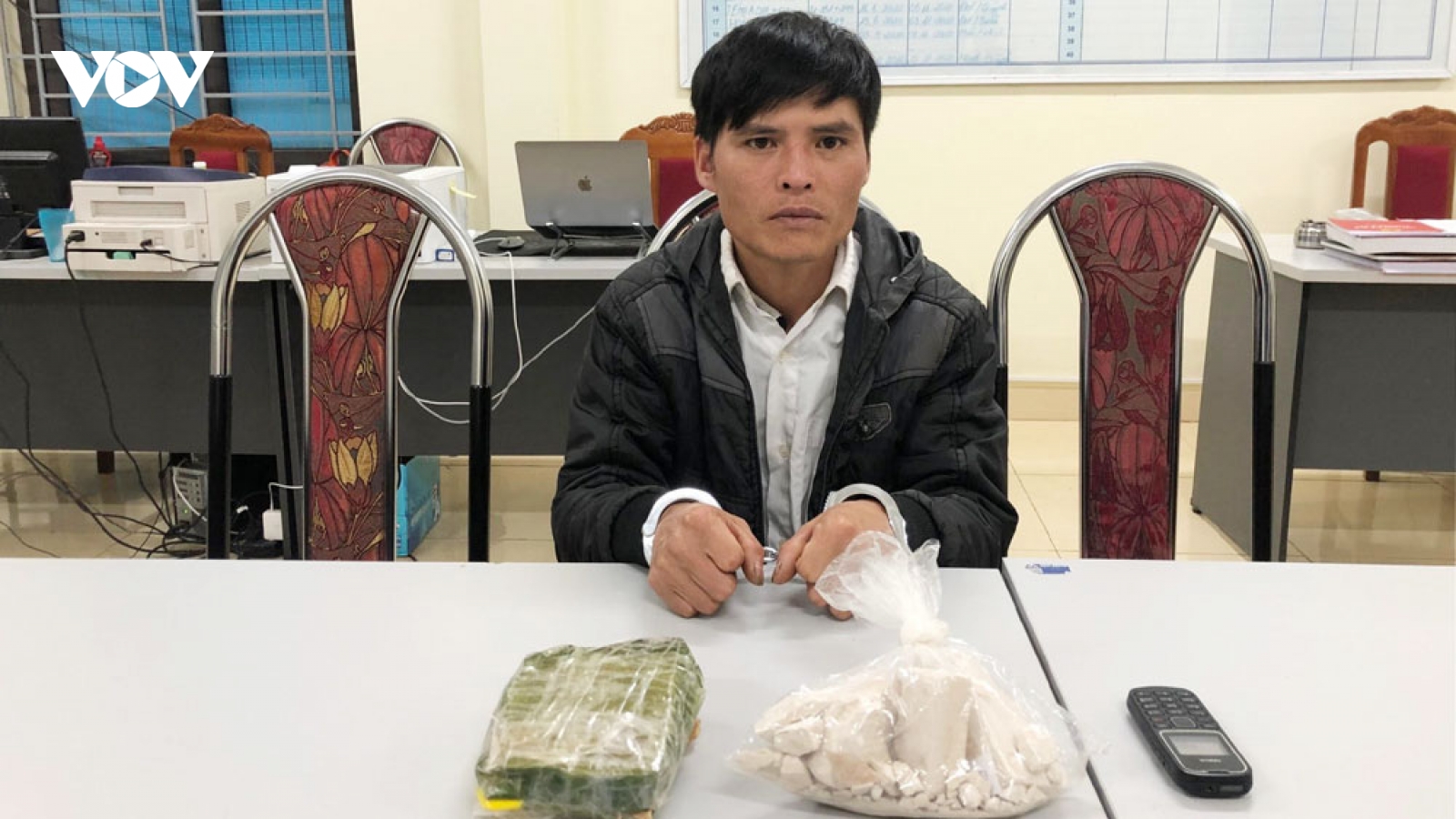 Nhận giao 1 bánh heroin để lấy 4 triệu tiền công