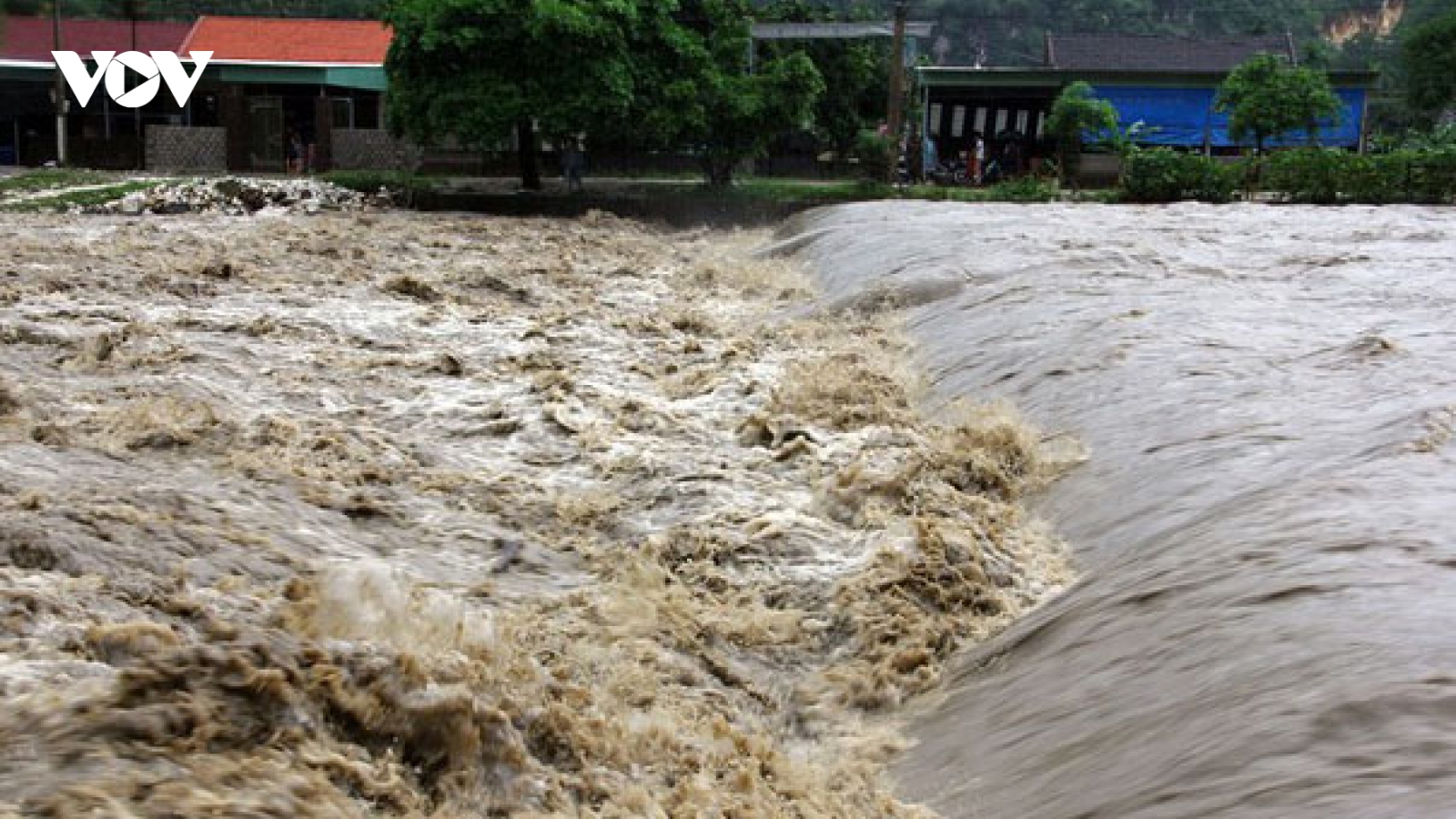 Lật thuyền khiến một người mất tích ở Nghệ An