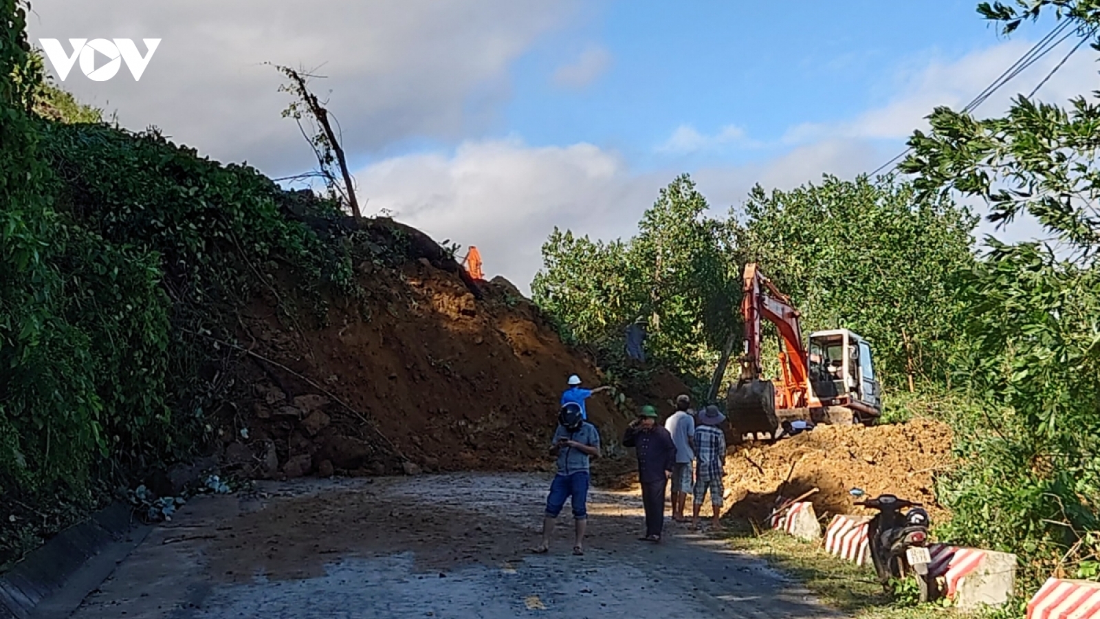 Khó khăn khi tiếp cận hiện trường vụ sạt lở