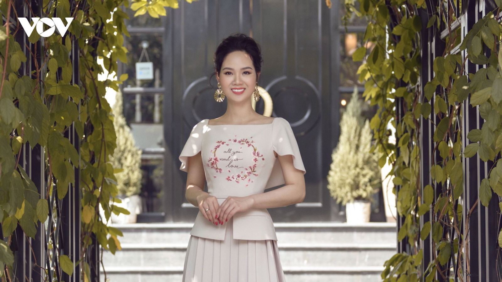 Cuộc sống của người đẹp đất cảng Mai Phương sau 18 năm đăng quang Hoa hậu Việt Nam