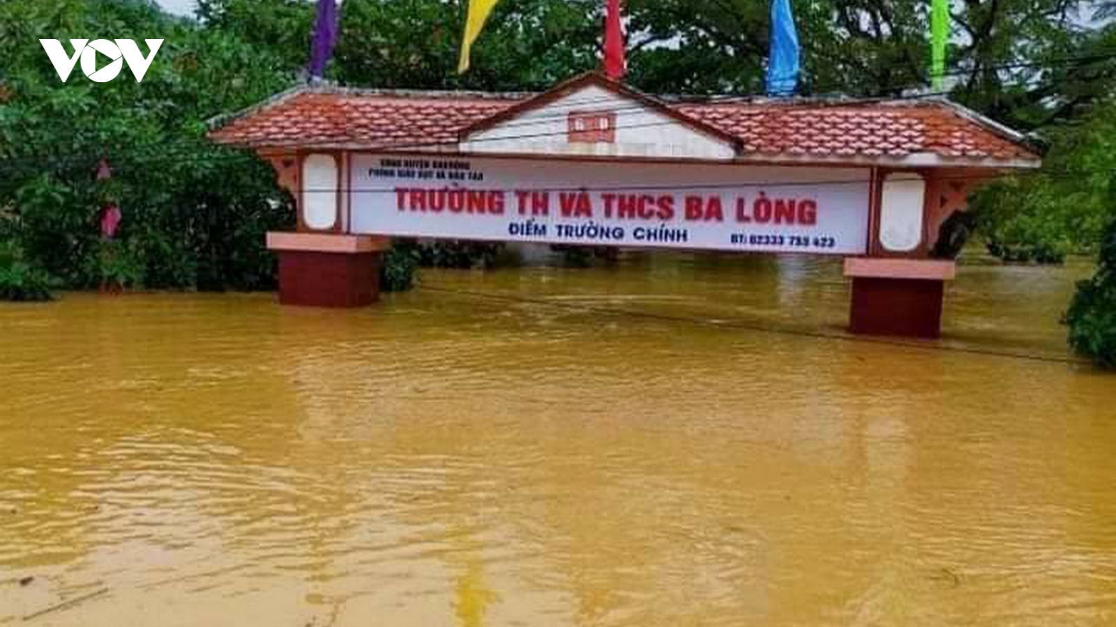 Quảng Bình, Quảng Trị căng mình chống lũ: Gần chục nghìn nhà dân bị ngập nặng