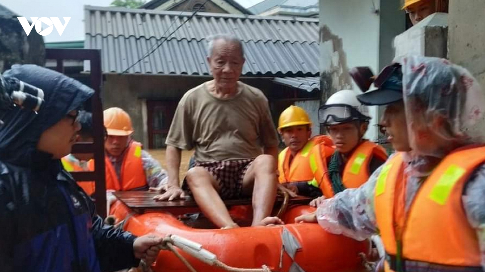 Mưa lũ tại miền Trung- Tây nguyên làm 4 người chết, 8 người mất tích