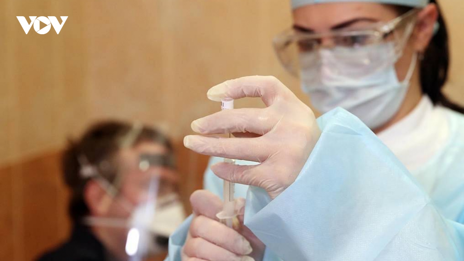Nga tiêm vaccine Sputnik V cho tình nguyện viên trên 60 tuổi