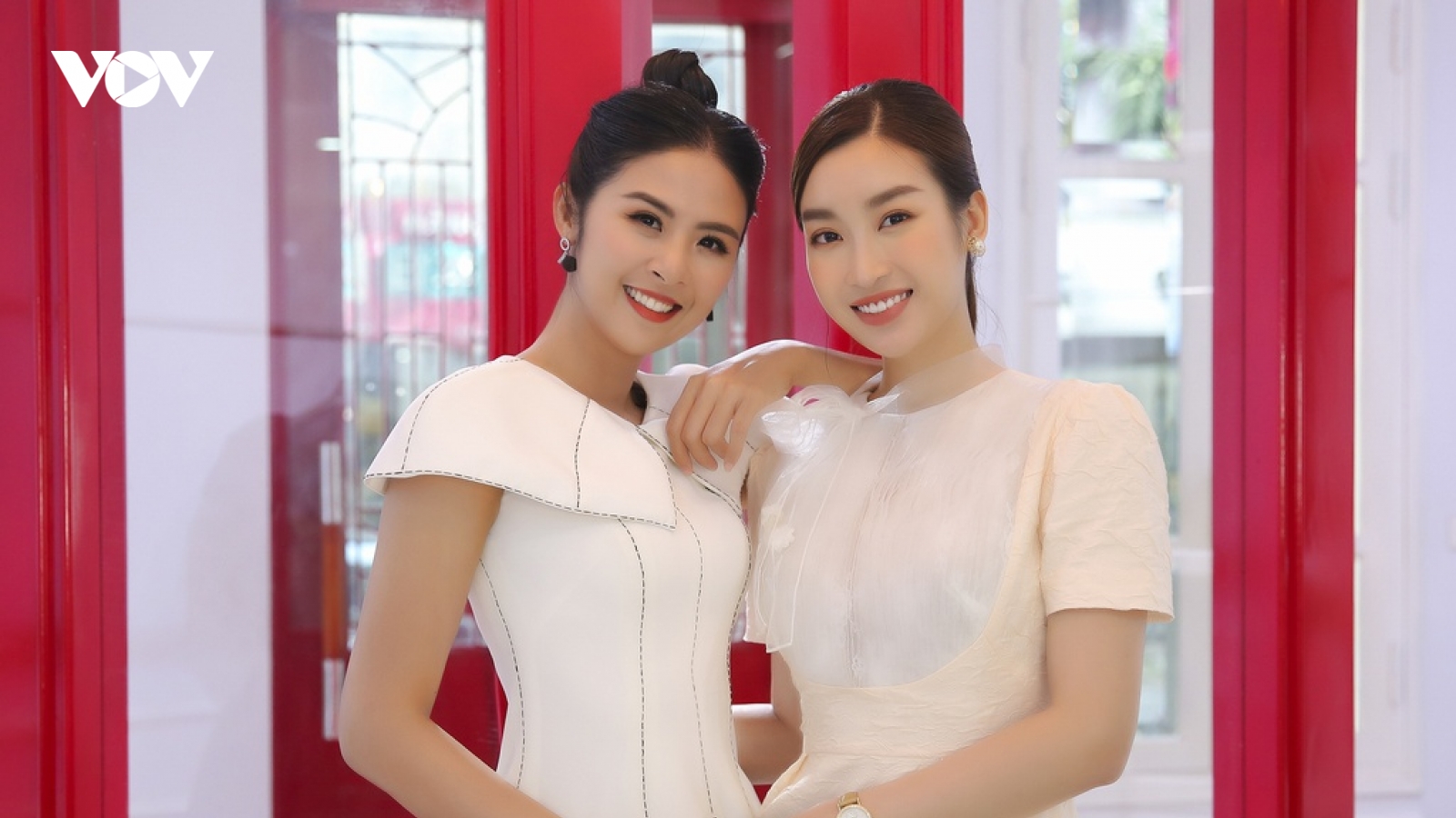 Chuyện showbiz: Hoa hậu Đỗ Mỹ Linh làm phù dâu trong lễ cưới Ngọc Hân