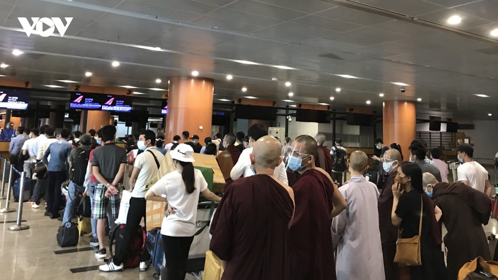 Chuyến bay chở hơn 240 công dân từ Myanmar về Việt Nam hạ cánh ở Cam Ranh