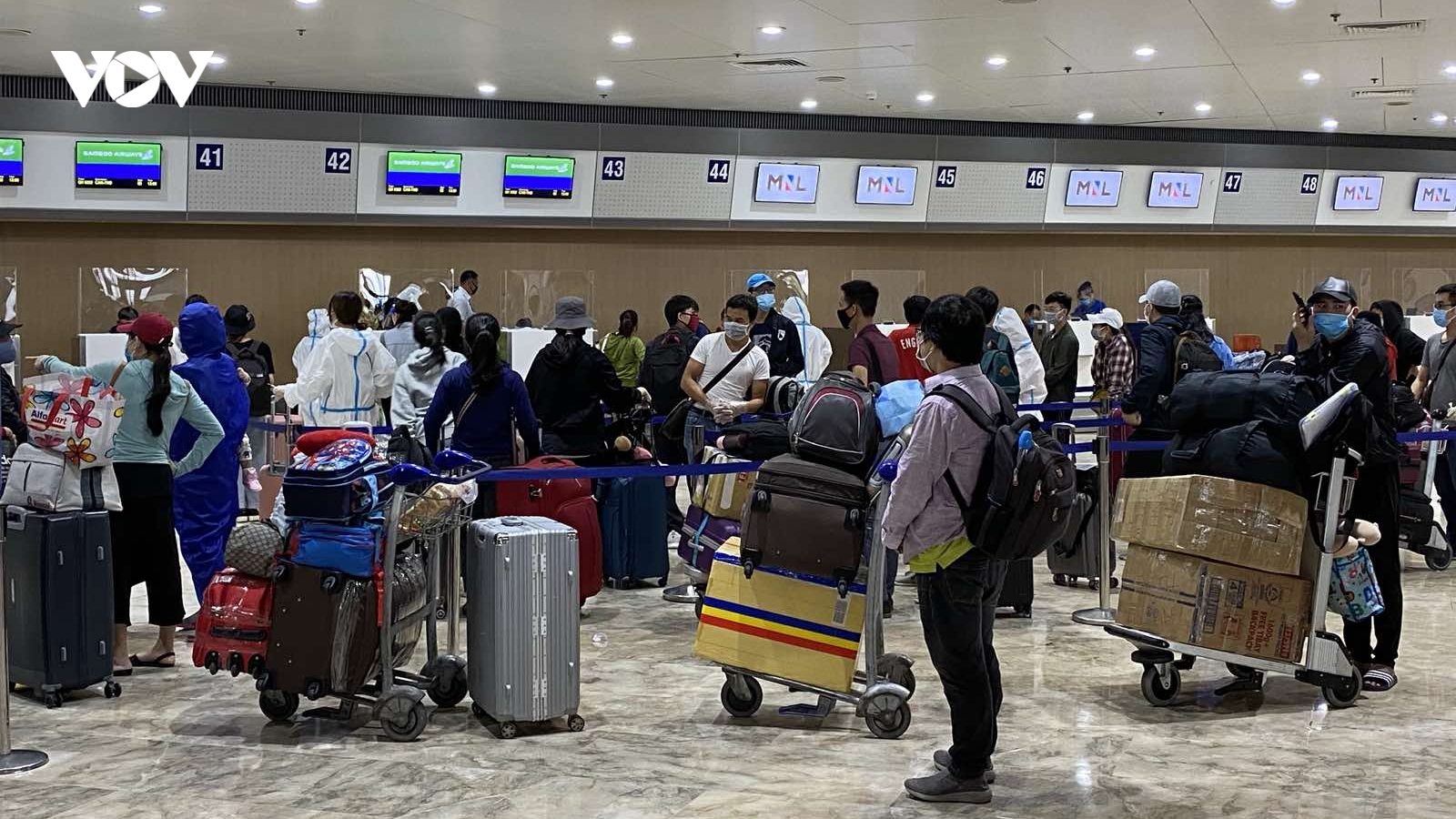 Đưa hơn 240 công dân Việt Nam từ Philippines về nước