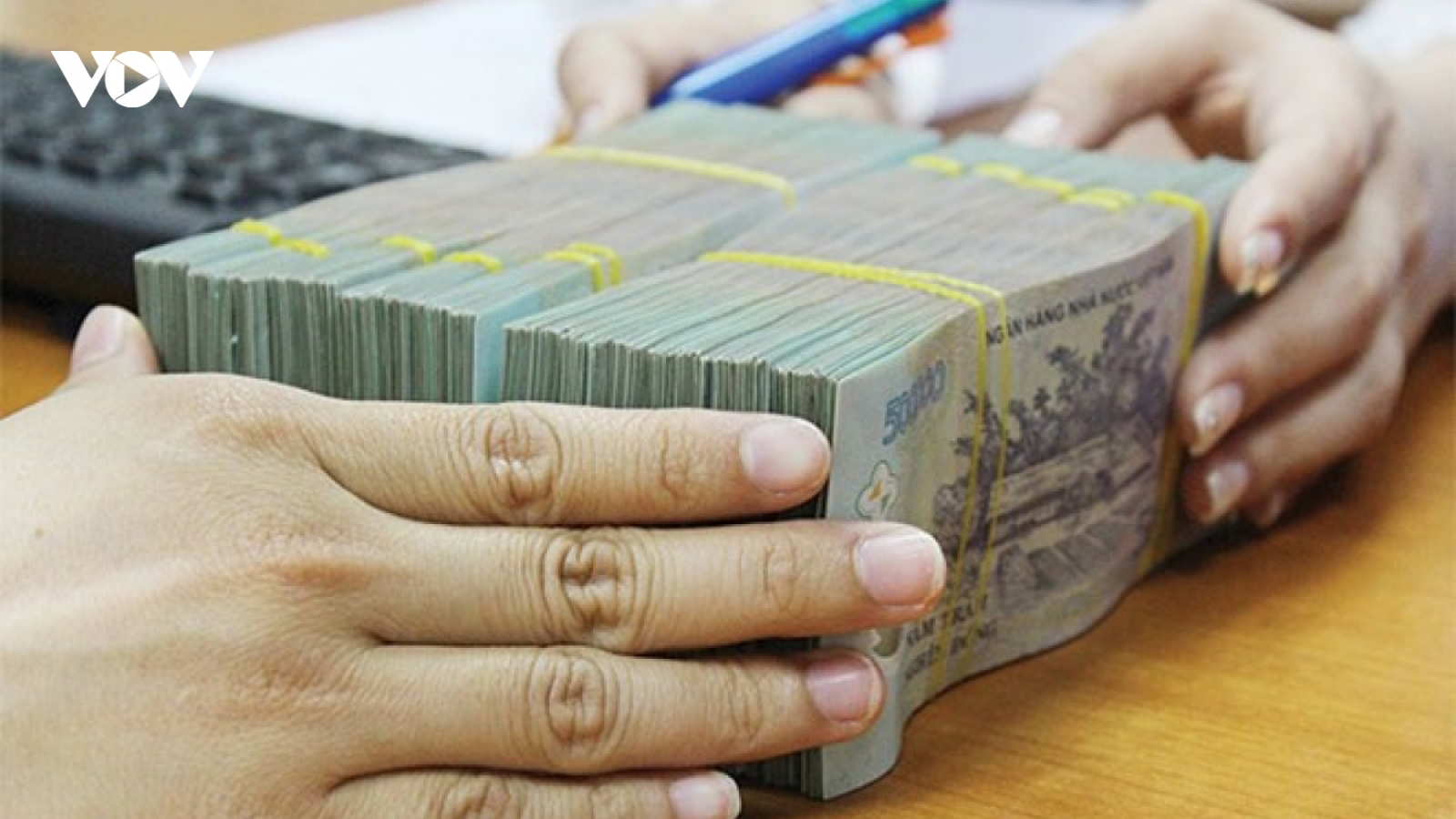 Bội chi ngân sách và tỷ lệ nợ xấu có thể không giảm được như mục tiêu đề ra