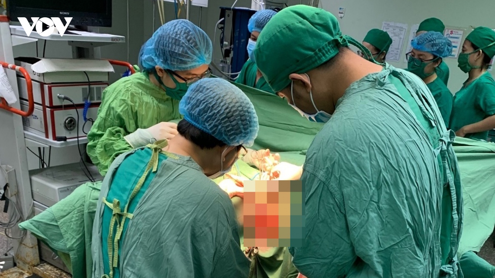 Cứu sống bệnh nhân bị loét khối sa vùng sinh dục nguy kịch do tự ý xông thuốc
