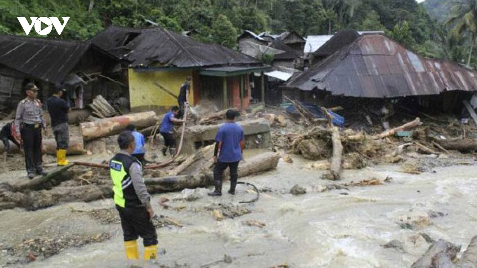 Lũ quét nhấn chìm hơn 900 ngôi nhà ở Indonesia