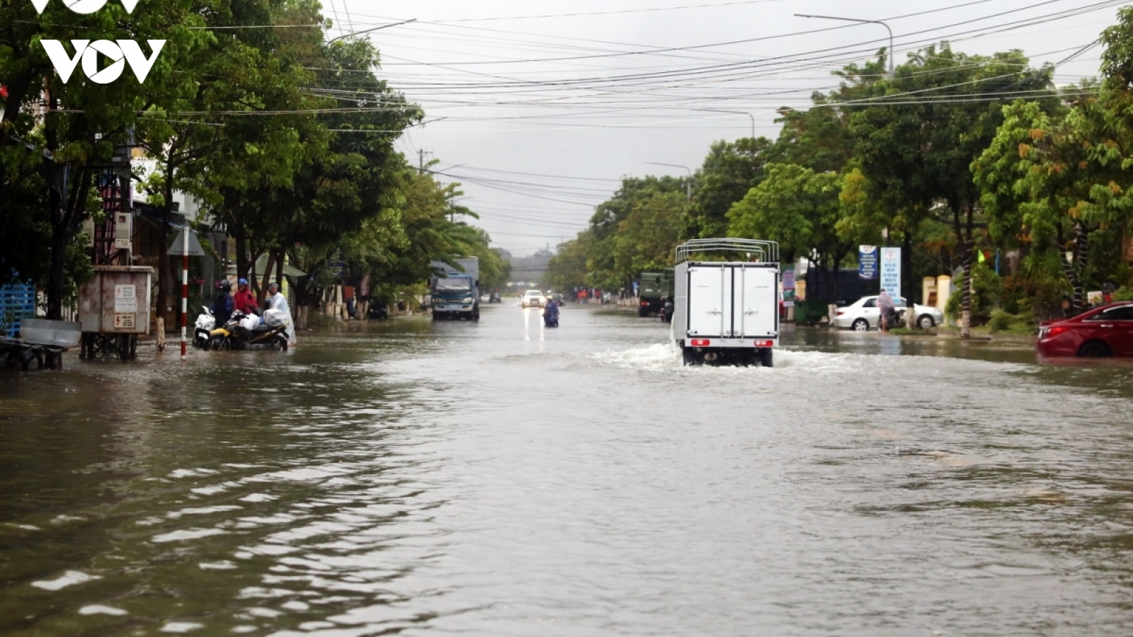 Nước sông Hoài dâng cao phố cổ nguy cơ ngập sâu trong nước