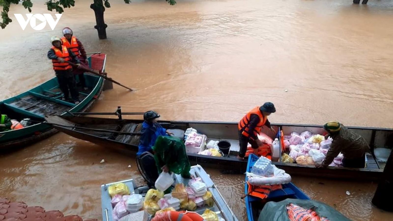 Quảng Bình khẩn cấp cứu đói người dân vùng lũ