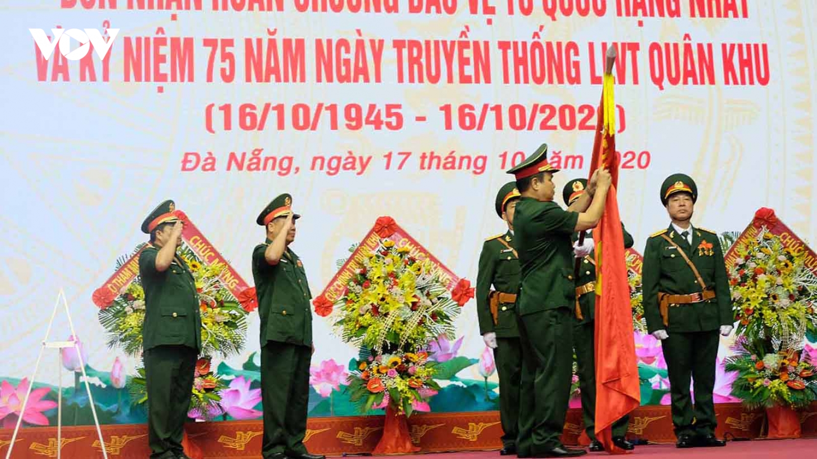 Bộ Tư lệnh Quân khu 5 đón Huân chương Bảo vệ Tổ quốc hạng Nhất