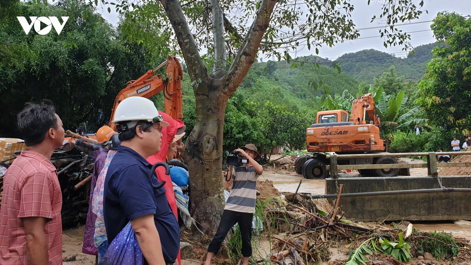 Quảng Nam: Mưa lũ khiến nhiều tuyến đường bị ách tắc, 7 con bò bị sét đánh