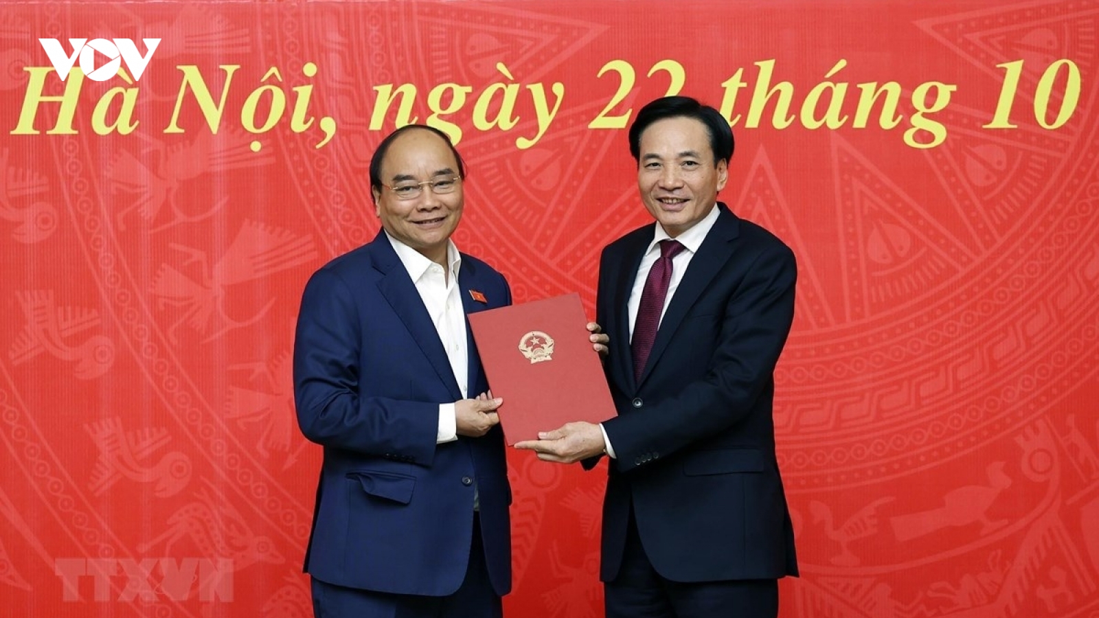 Thủ tướng trao quyết định bổ nhiệm Phó Chủ nhiệm Văn phòng Chính phủ