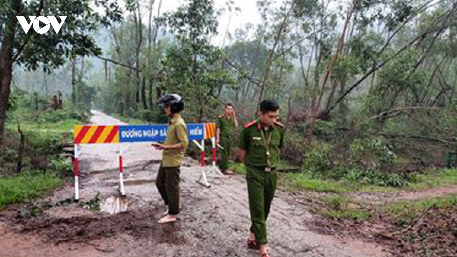 Thủy điện Rào Trăng 3 sạt lở: Vẫn chưa liên lạc được với 13 người trong đoàn cứu hộ