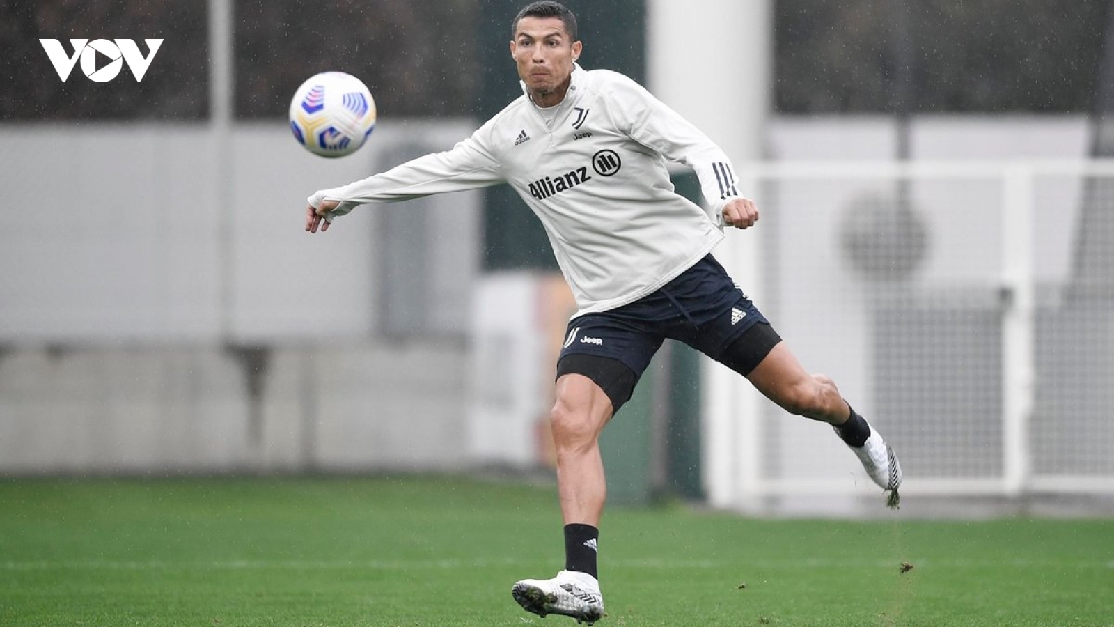 HLV Andrea Pirlo: "Cristiano Ronaldo đi tập sớm nhất và ra về muộn nhất"