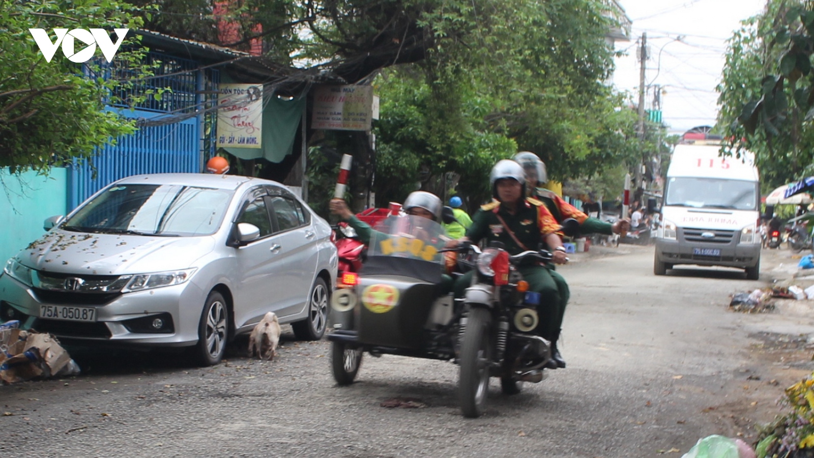 Đưa thi thể các cán bộ, chiến sỹ tử nạn tại Rào Trăng về Bệnh viện Quân y 268