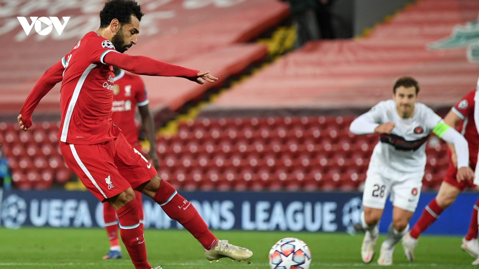 Salah lập công, Liverpool thằng nhẹ Midtjylland