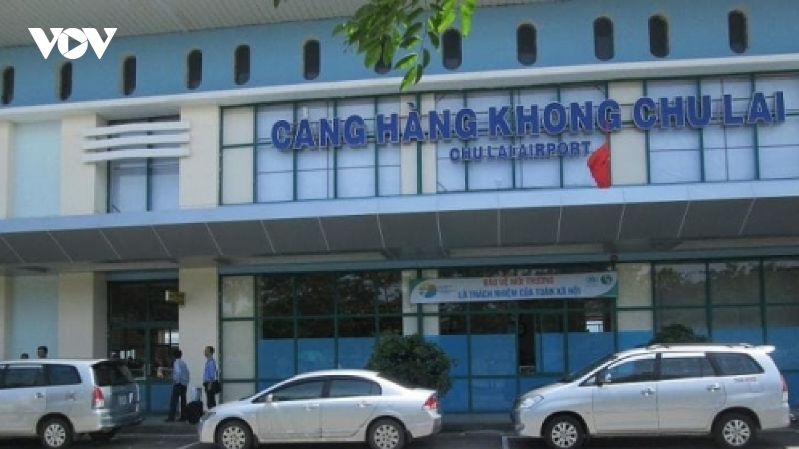Sân bay Chu Lai mở cửa trở lại sau 3 ngày hư hỏng do bão số 9