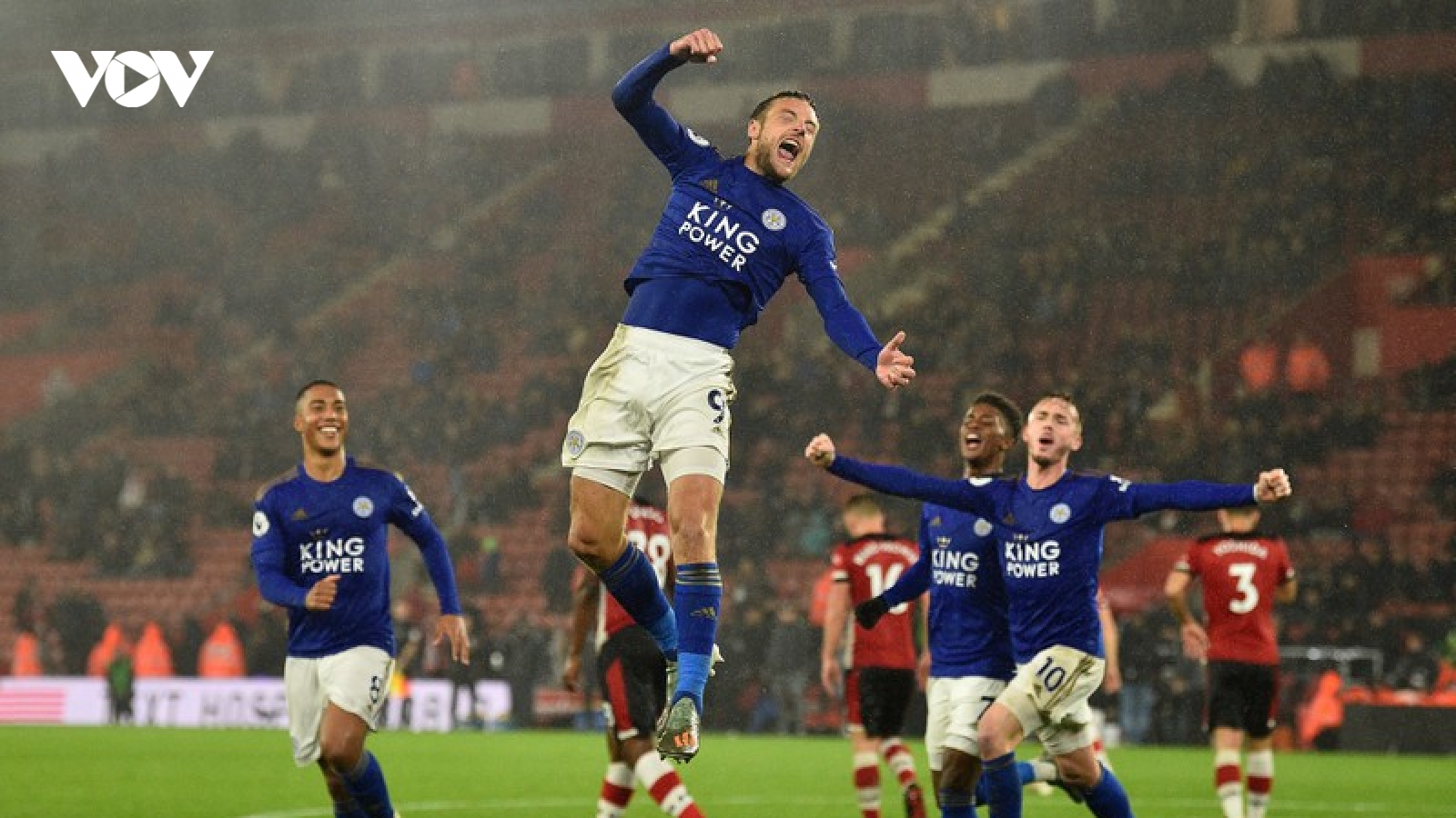 Ngày này năm xưa: Leicester lập kỷ lục không tưởng ở Ngoại hạng Anh
