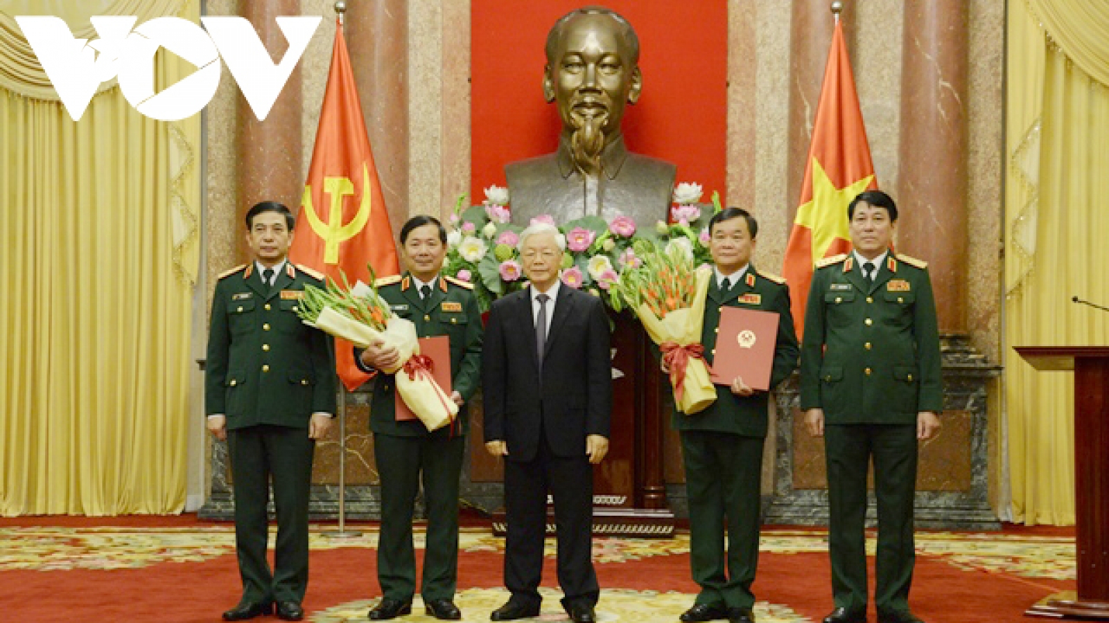 Thăng hàm cấp Thượng tướng cho hai sỹ quan cấp cao của quân đội