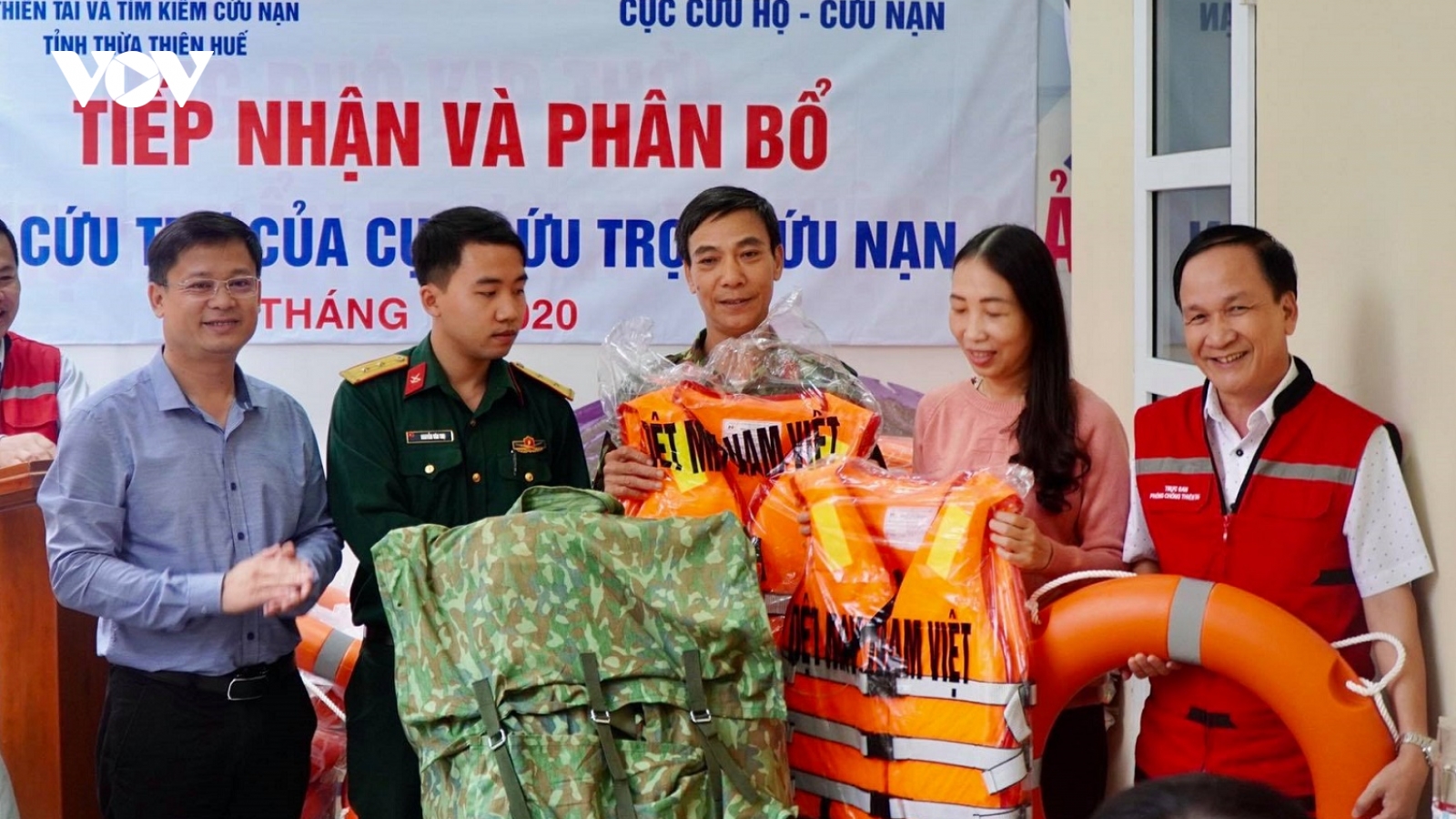 Thừa Thiên Huế phân bổ hàng hóa hỗ trợ nhân dân khắc phục hậu quả lũ lụt