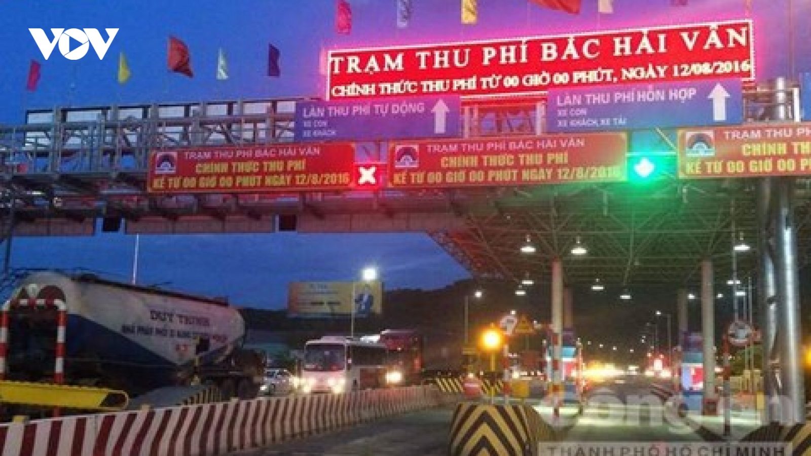 Bộ GTVT yêu cầu tạm dừng thu phí tất cả các trạm BOT ở miền Trung sau bão số 9