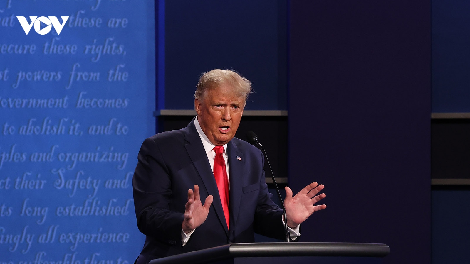 Tổng thống Trump bị tắt micro khi chưa hoàn thành câu trả lời về Obamacare