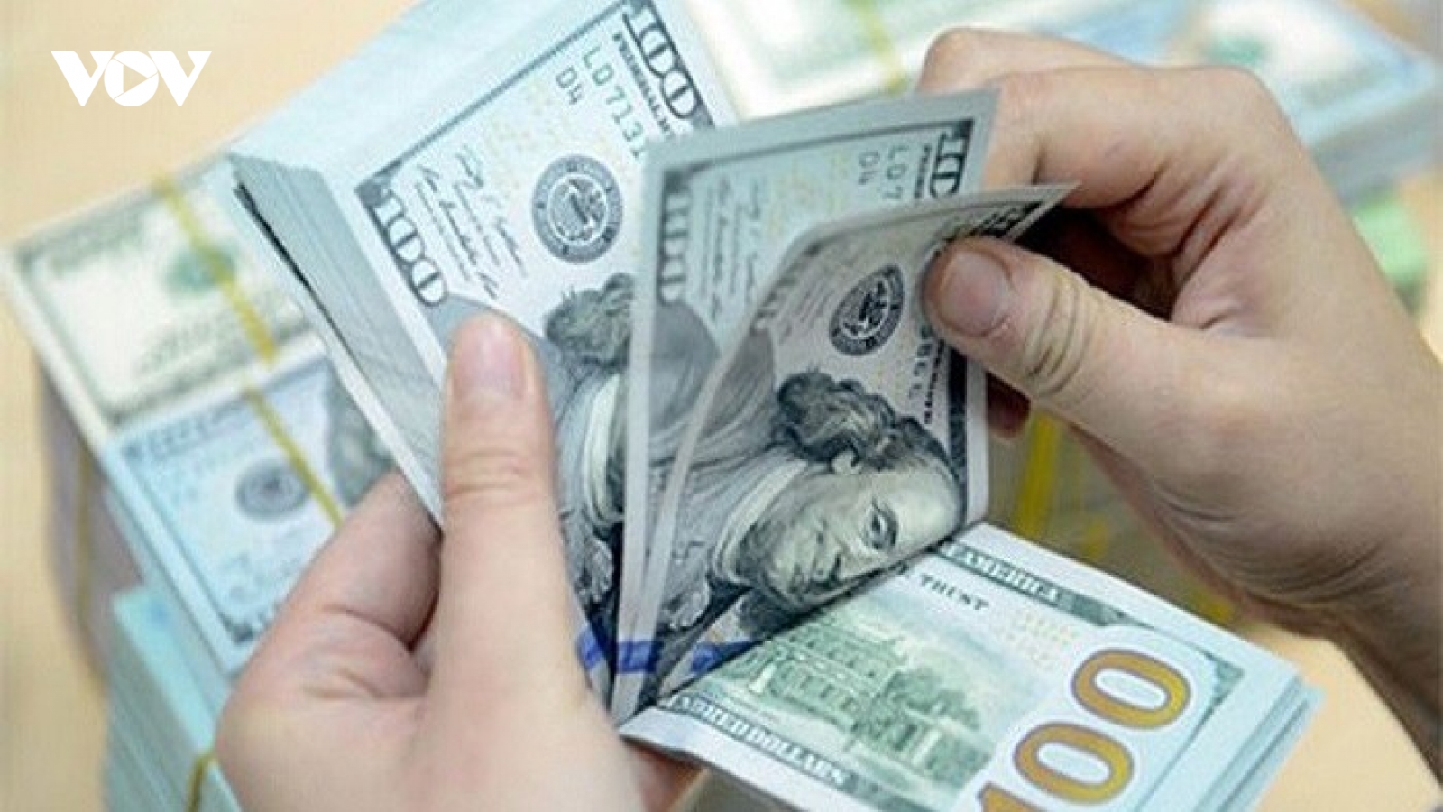 Giá USD tại các ngân hàng thương mại tiếp tục giảm