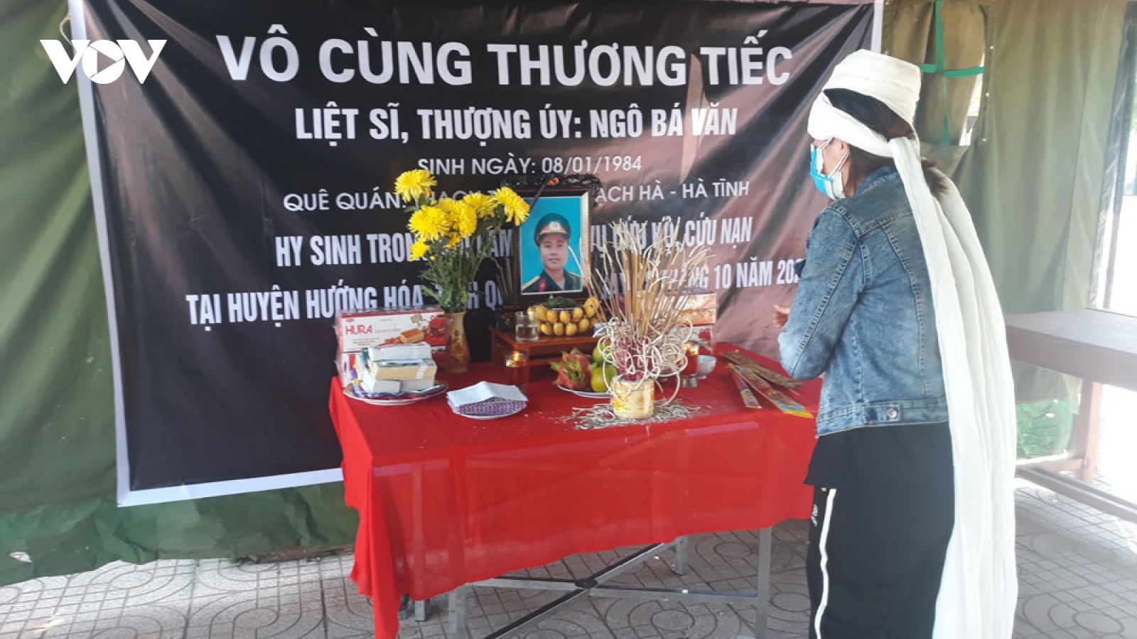 Vợ liệt sĩ Đoàn 337 nén đau thương chịu tang chồng tại khu cách ly