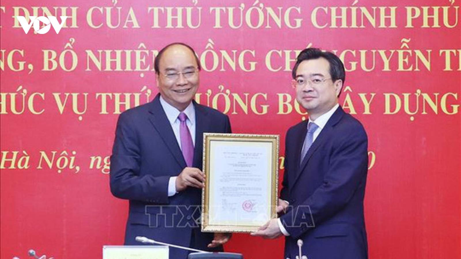 Thủ tướng trao quyết định bổ nhiệm Thứ trưởng Bộ Xây dựng