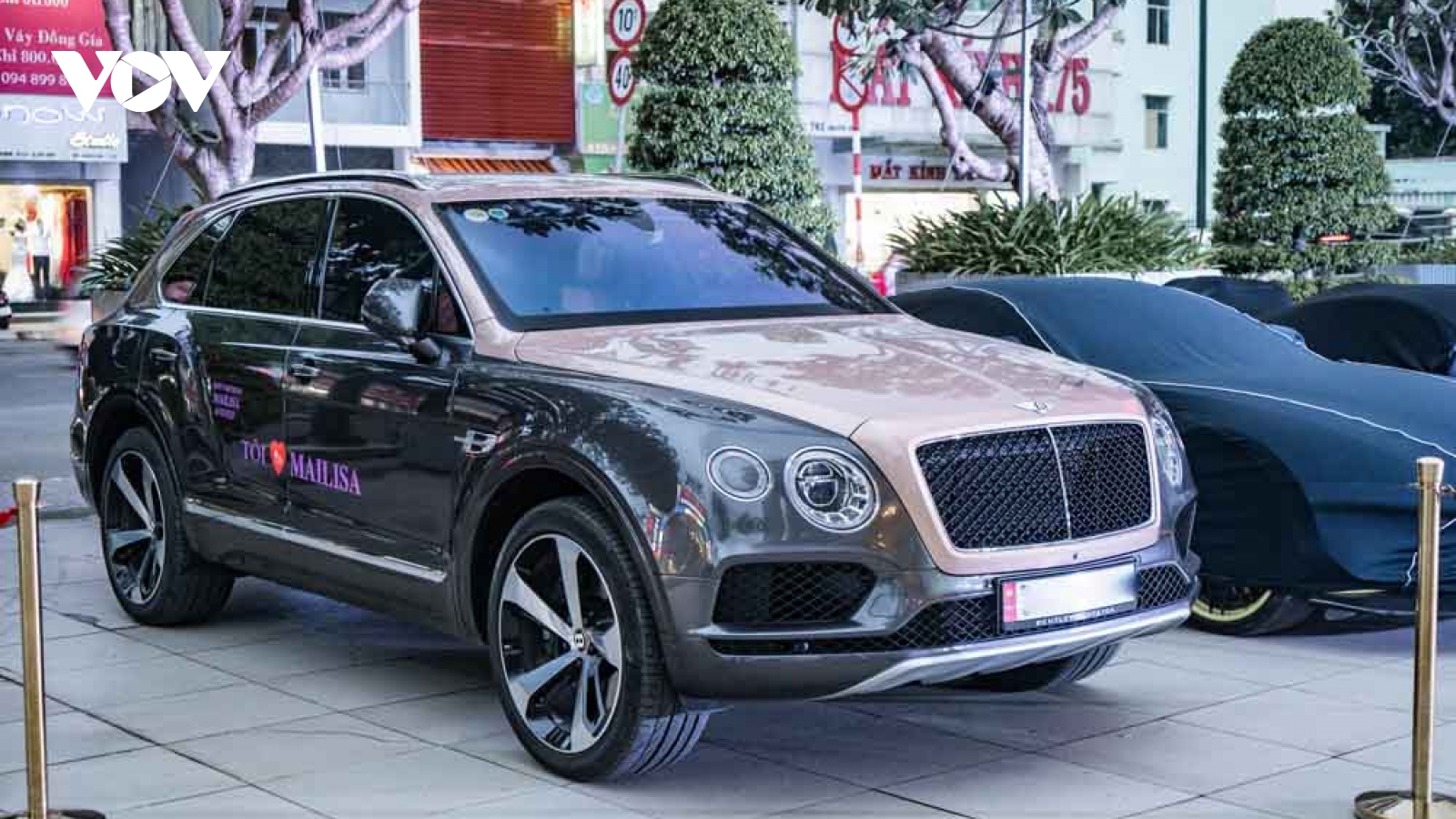 Cận cảnh Bentley Bentayga V8 phiên bản kỷ niệm 100 năm giá gần 20 tỷ đồng tại Sài Gòn