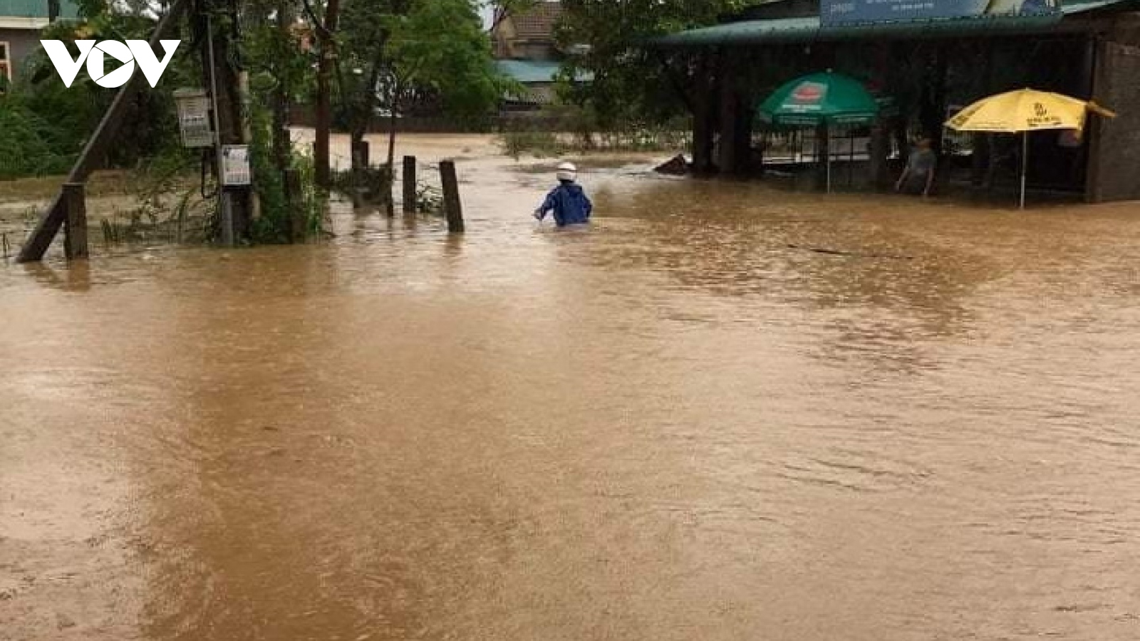 Mưa lũ ở Quảng Bình làm hơn 14.000 nhà dân ngập nặng,1 người chết