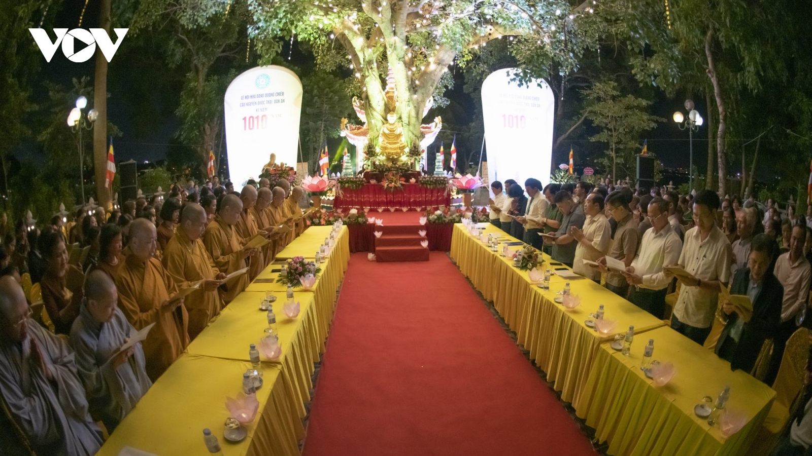 Chùa Trấn Quốc lung linh trong đêm hội hoa đăng Quảng Chiếu 