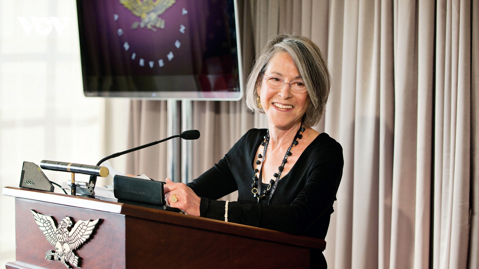 Nữ thi sĩ người Mỹ Louise Gluck đoạt giải Nobel Văn học