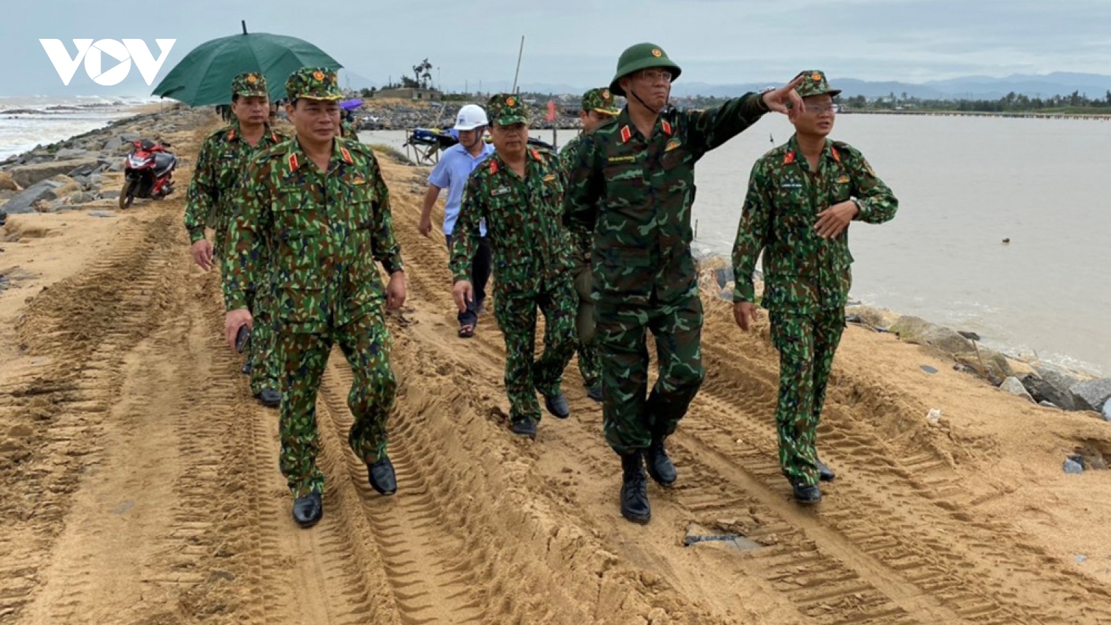 Phú Yên chuẩn bị trực thăng, xe bọc thép sẵn sàng ứng phó với bão số 9