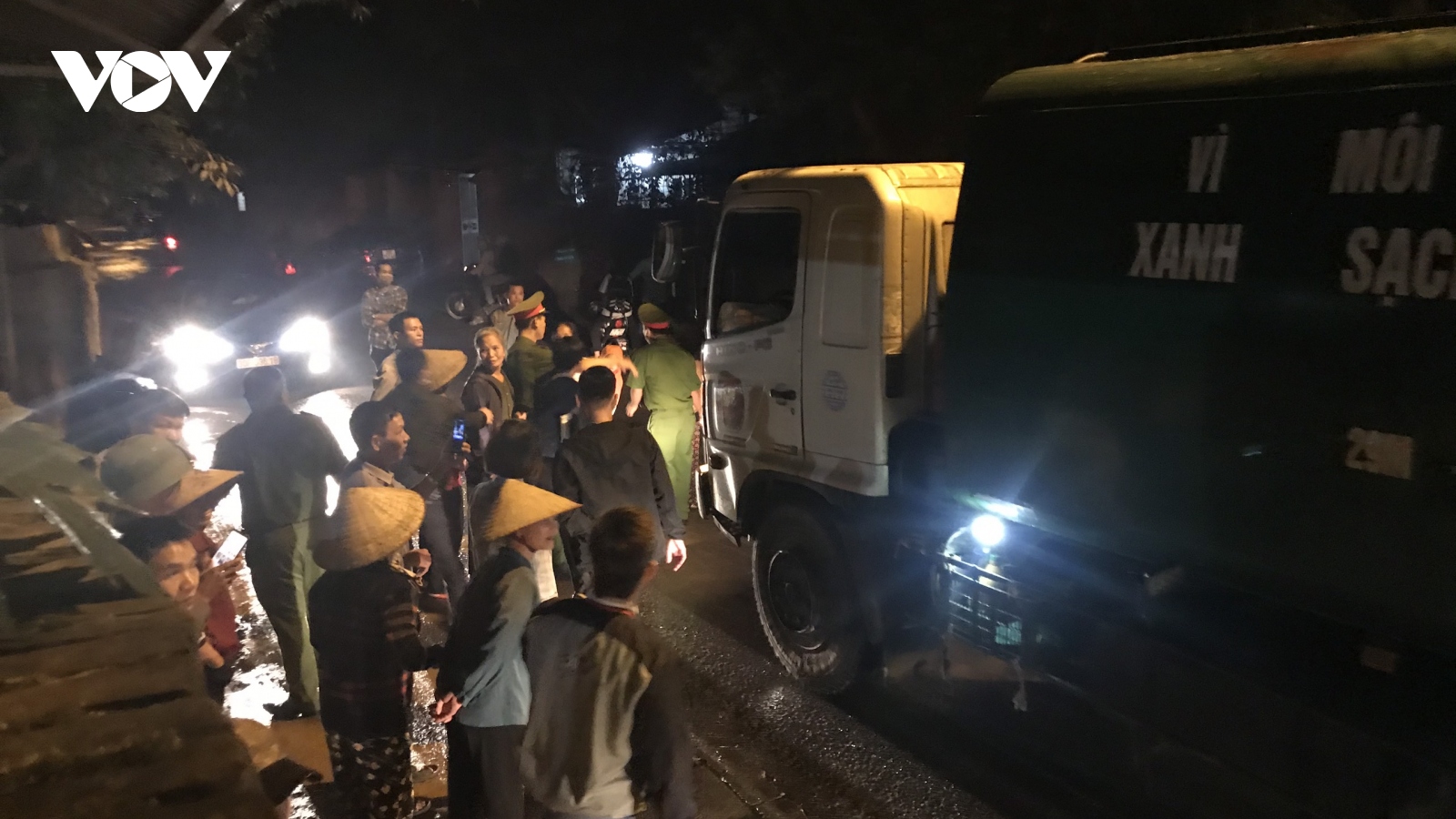 Thông xe chở rác khu xử lý Nam Sơn trong sự đồng thuận chưa cao của người dân