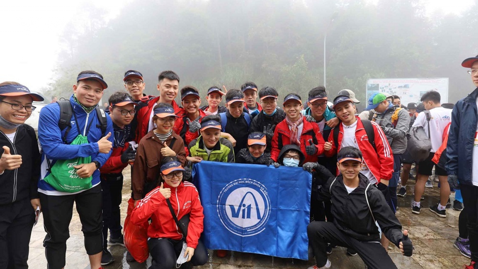 Những khoảnh khắc đầy xúc cảm của giải chạy vượt núi Fansipan 2020