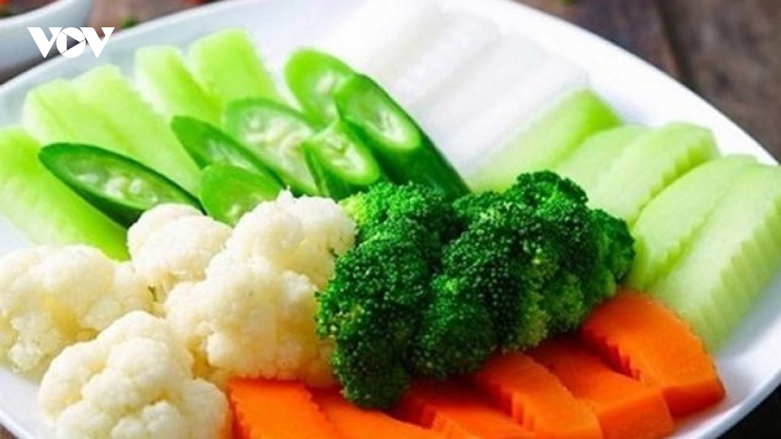 6 mẹo đơn giản để món rau luộc giữ màu xanh tươi