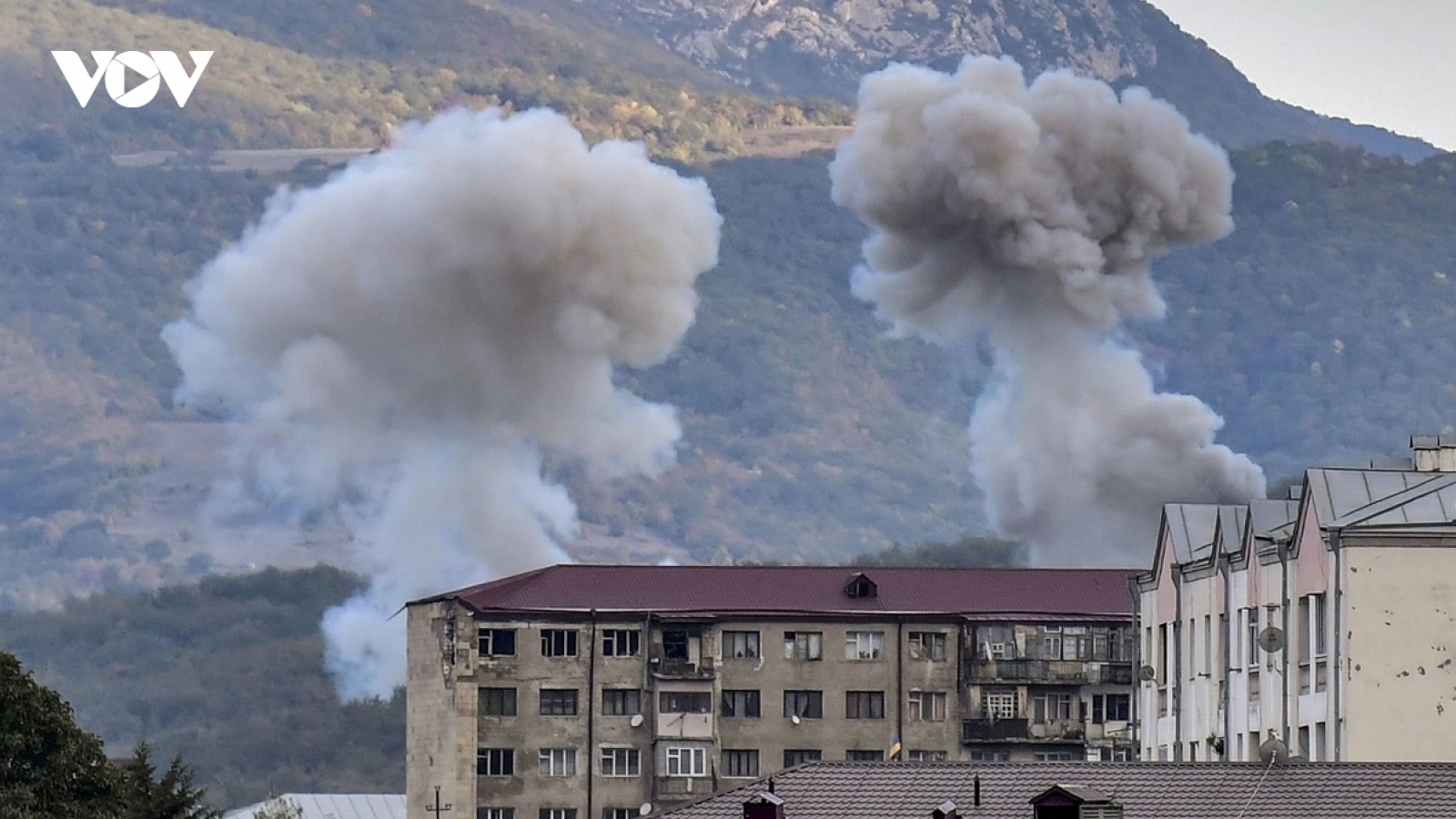 Ảnh: Thủ phủ của vùng Nagorno-Karabakh dưới hỏa lực bắn phá của đối phương