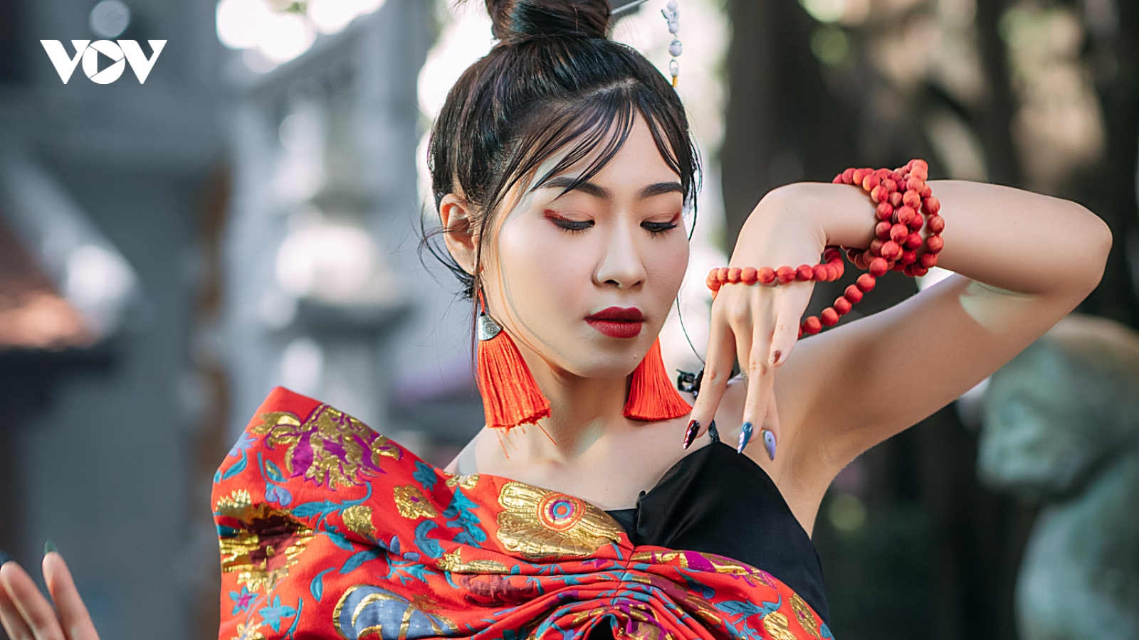 Bất ngờ với bản xẩm pha rap và EDM của ca sĩ Hà Myo