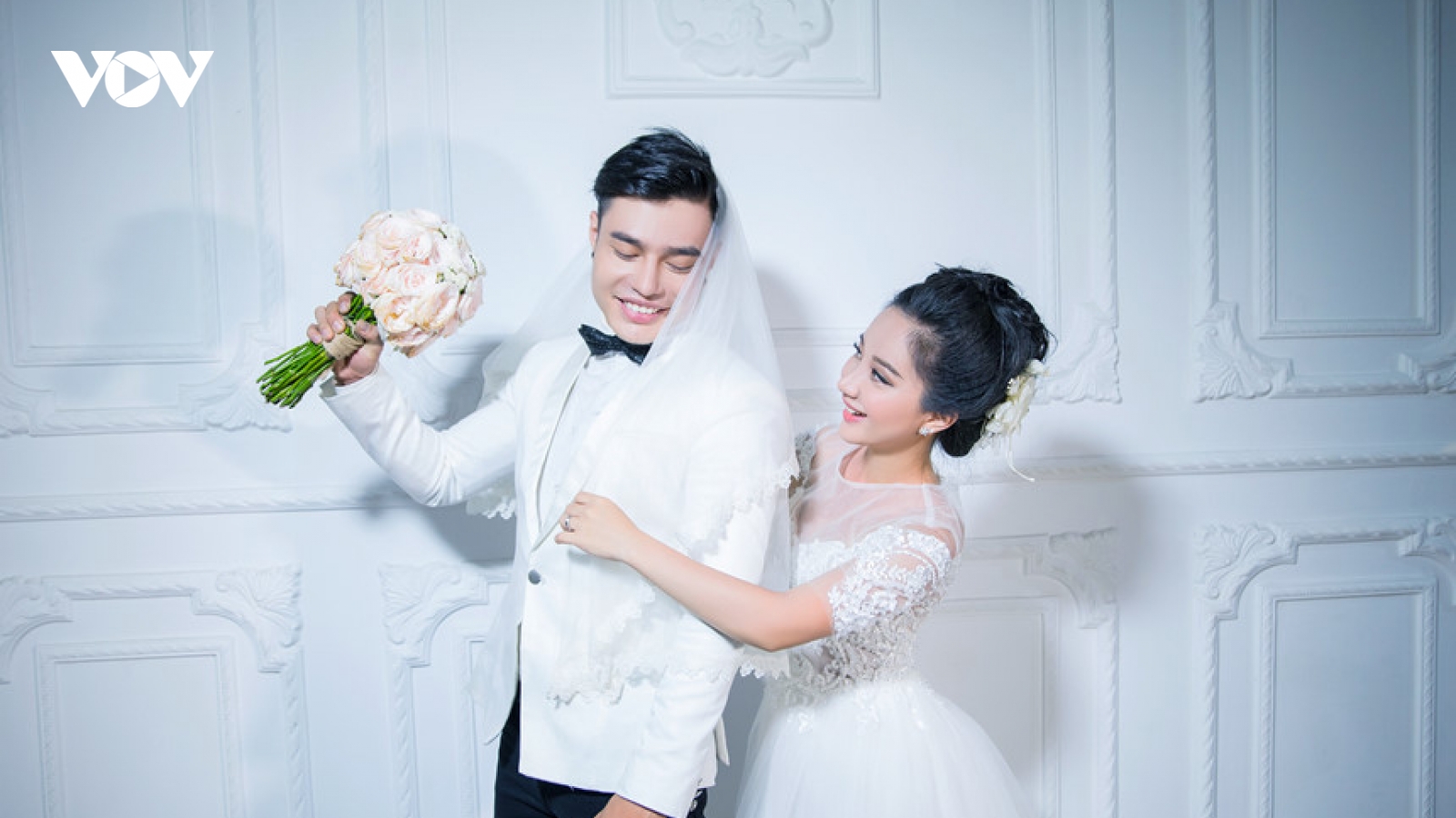 Lê Dương Bảo Lâm bị vợ "mắng yêu" vì làm mất 200 triệu