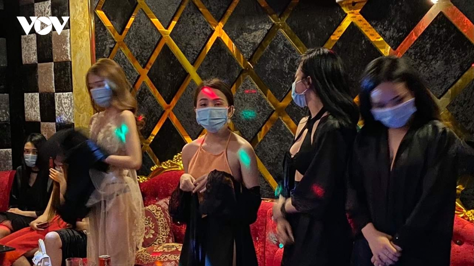 Nhiều nữ nhân viên quán karaoke dương tính ma tuý