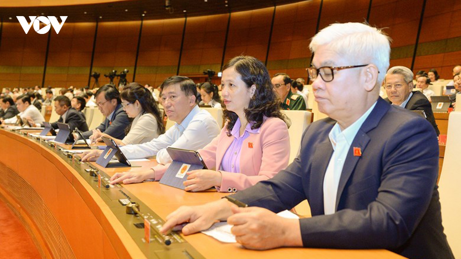 Quốc hội thông qua chỉ tiêu GDP tăng 6% trong năm 2021