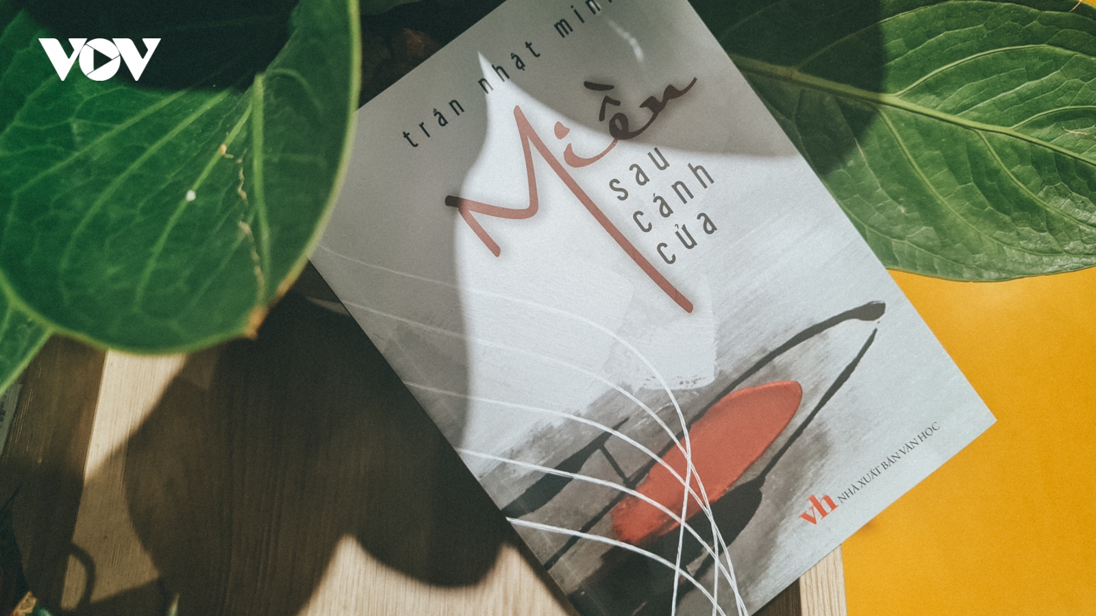 "Miền sau cánh cửa" của "chàng lãng tử" viết du văn