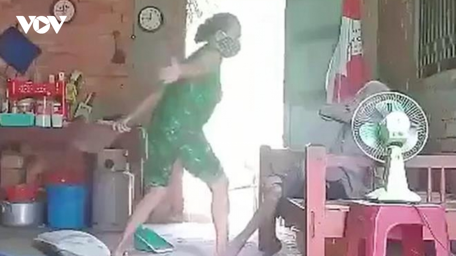 Truy tố người phụ nữ hành hạ mẹ ruột vì không để lại tài sản