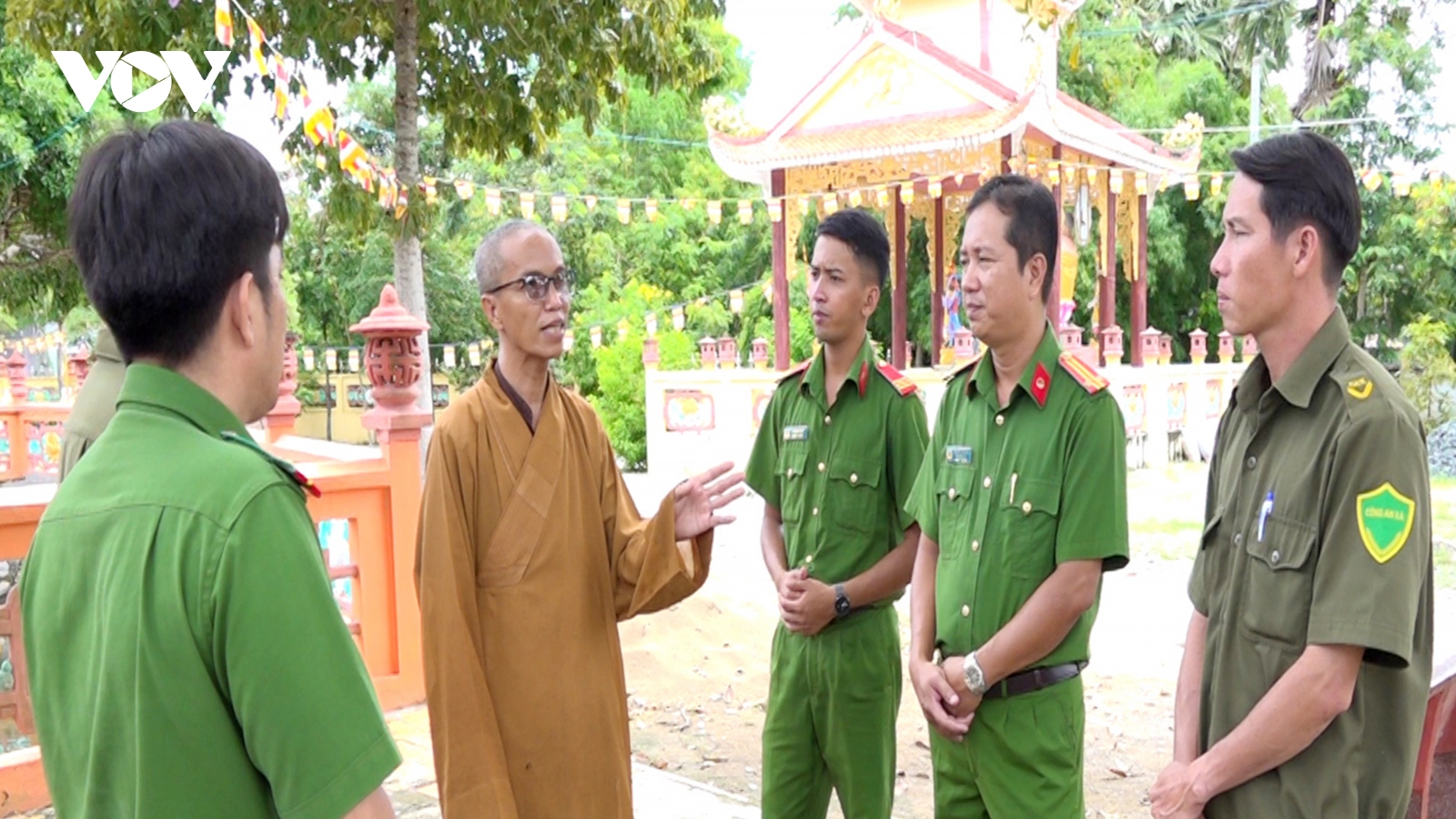 Người dân đã "ăn ngon, ngủ yên": Hiệu quả từ việc đưa công an chính quy về xã