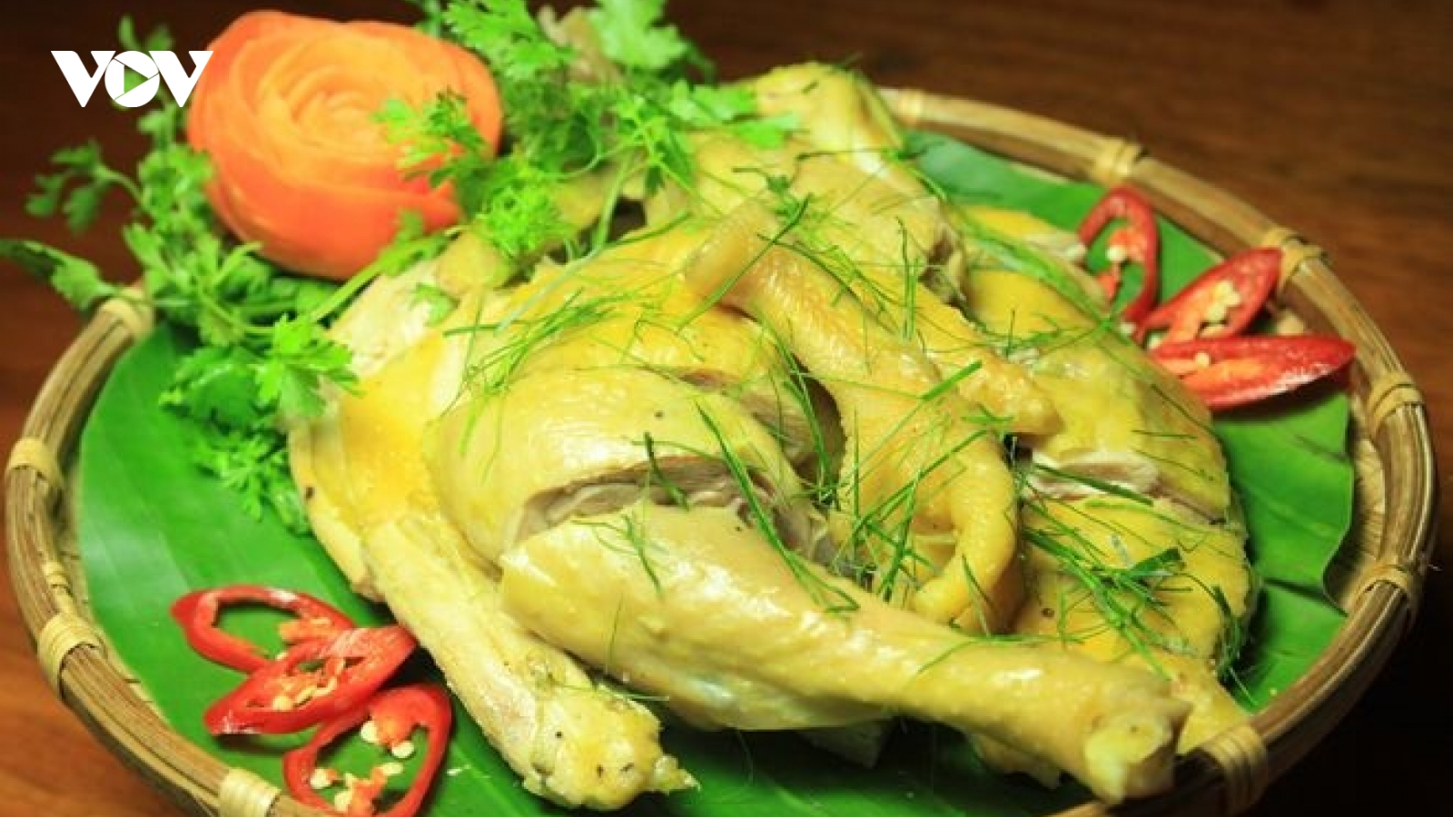Luộc gà không cần nước: Tuyệt chiêu nhanh gọn đem lại kết quả không ngờ