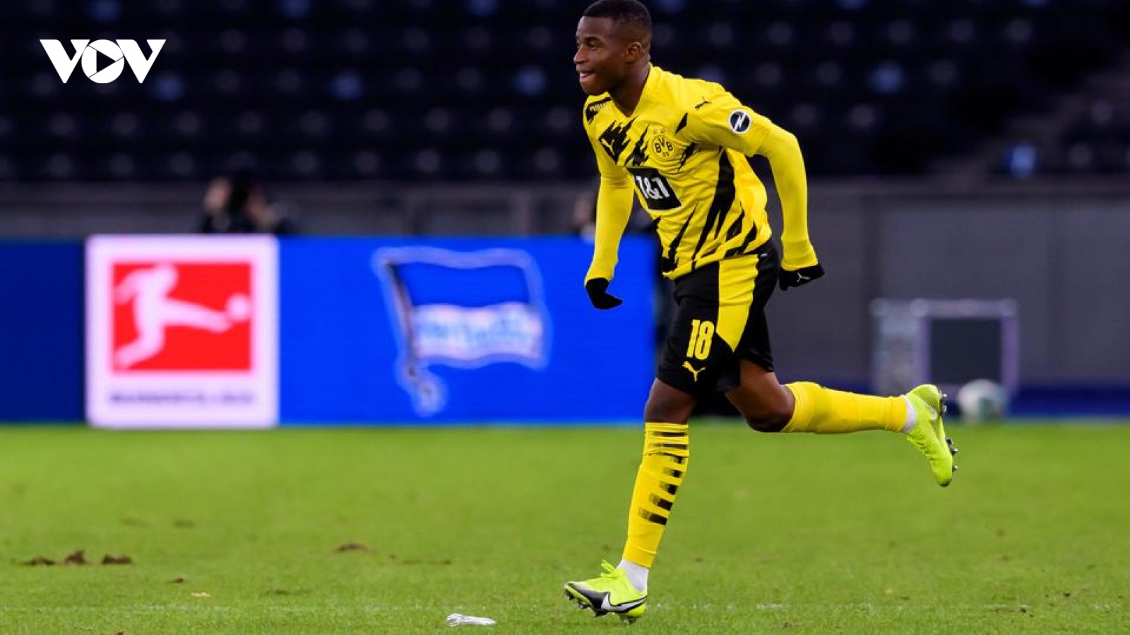 "Thần đồng" của Dortmund có thể phá kỷ lục tồn tại 16 năm ở Champions League 
